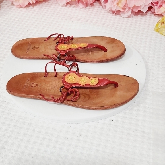 TRUE Religion Women's Leather Tan and Red Sandals Size 8 - Picture 5 of 9